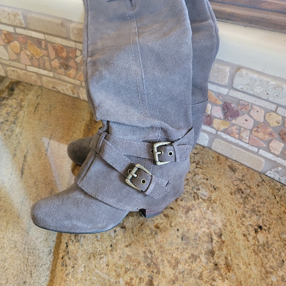 Boots - Picture 2 of 5